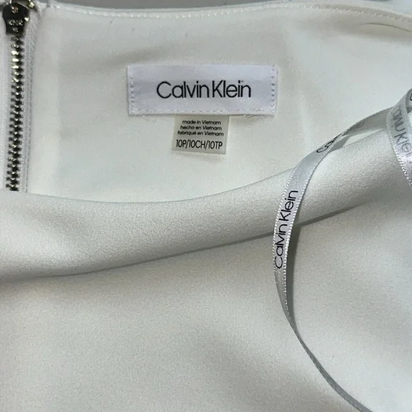Elegant Calvin Klein White Dress with Flared Sleeves. - Picture 12 of 15